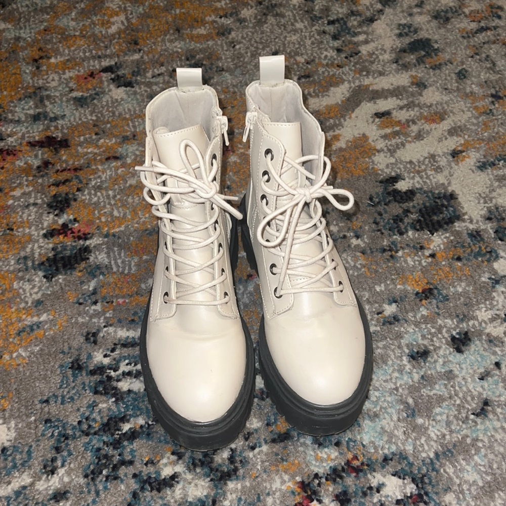 forever 21 cream lace up boots - size 6 - has a zipper - grey platform